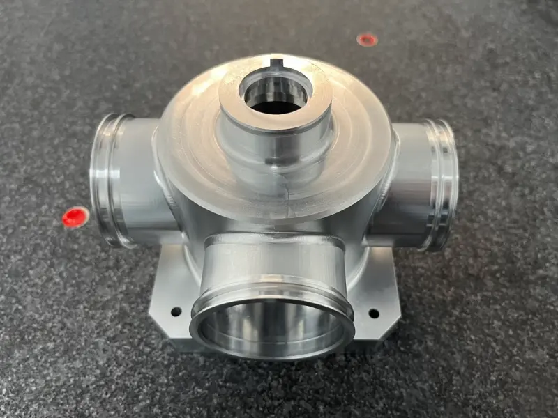 Usinage de corps de vanne en aluminium sur mesure pour un système de contrôle des fluides